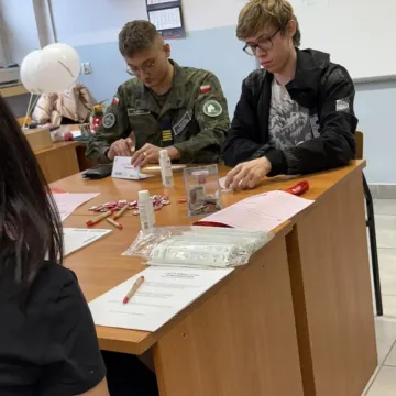 „Komórkomania” w ZSDiOŚ. Uczniowie i nauczyciele wsparli DKMS