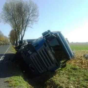 Zderzenie ciągnika rolniczego z ciężarówką  