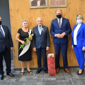 „Złoci” małżonkowie odznaczeni medalami