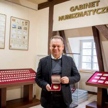 Bełchatów: w muzeum powstał gabinet numizmatyczny