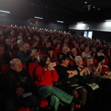 [WIDEO] Krakowiak, śpiewy ludowe. Wyjątkowy Dzień Babci i Dziadka w Radomsku