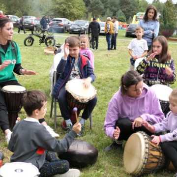 Jesienny piknik z KGW „Grzebień i Wyczesane”. Była pomoc, zabawa i integracja