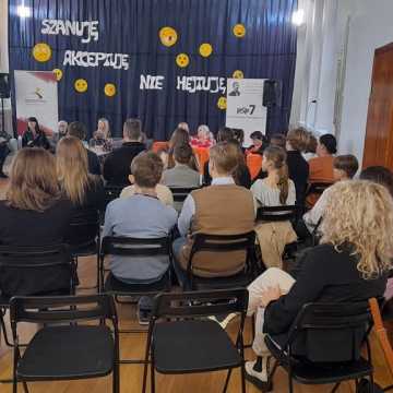 Finał kampanii „Dzieciństwo bez przemocy” – debata w PSP nr 7 w Radomsku