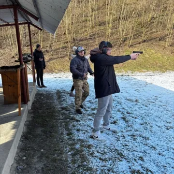 Szkoła Liderów na strzelnicy. Nauka, adrenalina i nowe doświadczenia