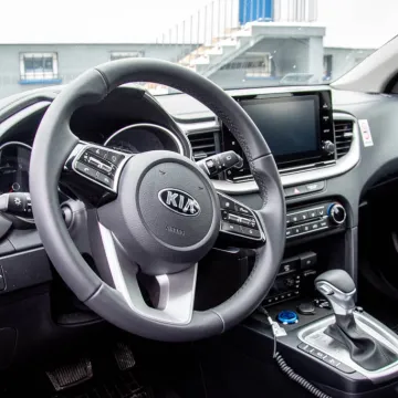 Nowe radiowozy trafiły do bełchatowskiej policji