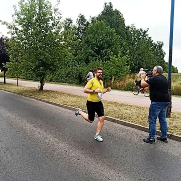 Ponad setka biegaczy stanęła na starcie biegu ulicznego w Radomsku