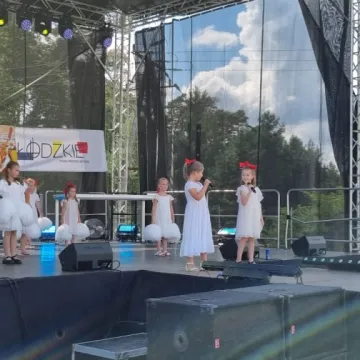 Słodka zabawa z miodem w Gomunicach