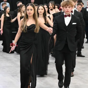 Polonez i odliczanie do matury. Studniówka ZSE w Radomsku