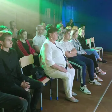 Uczniowie „elektryka” wystawili „Zemstę” Aleksandra Fredry