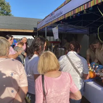 Kietlin świętował przy stole i na zjeżdżalni