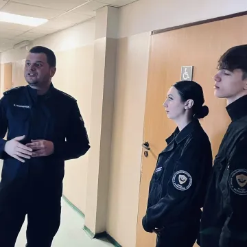 Uczniowie „mechanika” z wizytą w KPP w Radomsku