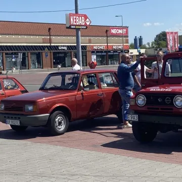 Auto - Moto Weteran 6.  W Radomsku zaparkowały motoryzacyjne legendy