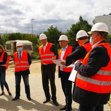 Radni wizytowali budowę nowego basenu w Radomsku
