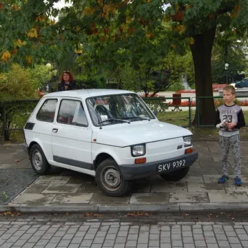 Maluchy, Łady i Cadillaki - wystawa samochodów przed Muzeum Regionalnym w Radomsku