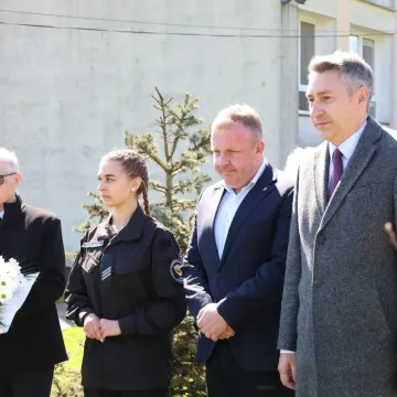 W ZSP nr 1 w Radomsku odsłonięto Dąb Pamięci