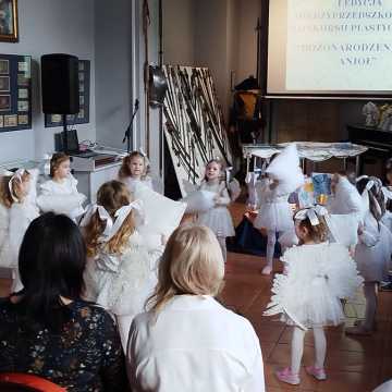 Przedszkolaki w Muzeum Regionalnym w Radomsku. Rozstrzygnięcie konkursu „Bożonarodzeniowy Anioł”