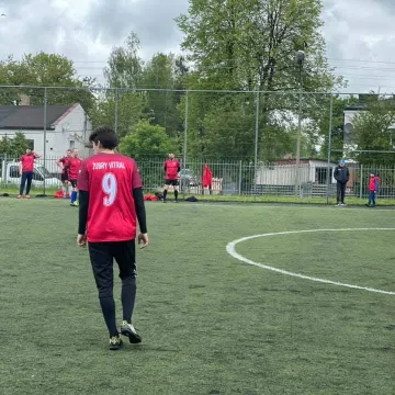 Żubry i Online Team z kompletem punktów w Lidze „Szóstek” w Radomsku