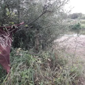 Turyści zaśmiecają rzekę