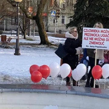 „Zjednoczeni dla Wolności” protestowali w Radomsku przeciwko rządowym obostrzeniom