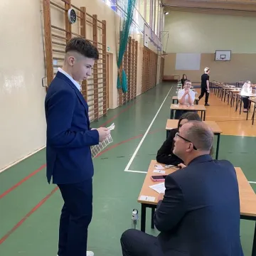 Polski na pierwszy ogień. Ósmoklasiści zaczynają egzaminy