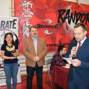 Karatecy na tatami na turnieju w Radomsku