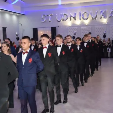 Szampańska zabawa studniówkowa ZSE w Radomsku