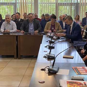 Radni Rady Powiatu Radomszczańskiego spotkali się na ostatniej w tej kadencji sesji