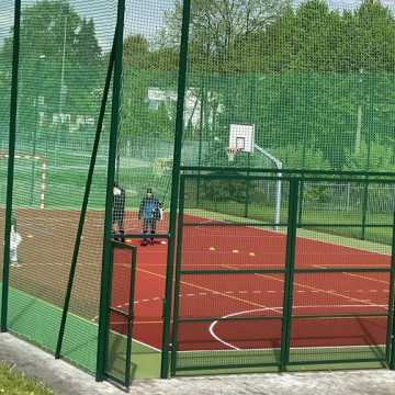 Przy PSP 9 w Radomsku powstał kompleks boisk sportowych