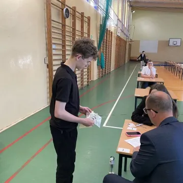 Polski na pierwszy ogień. Ósmoklasiści zaczynają egzaminy