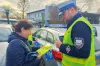 Mikołajkowa akcja radomszczańskiej policji. Funkcjonariusze wręczali odblaski