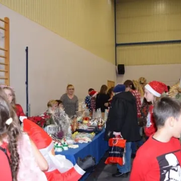 Charytatywna „Gwiazdka w sercu” w PSP nr 6 w Radomsku