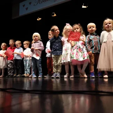Dzieci z PP nr 9 w Radomsku wystąpiły w MDK dla mamy i taty