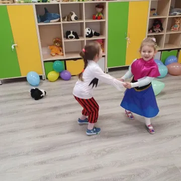 To ich pierwszy taki bal...