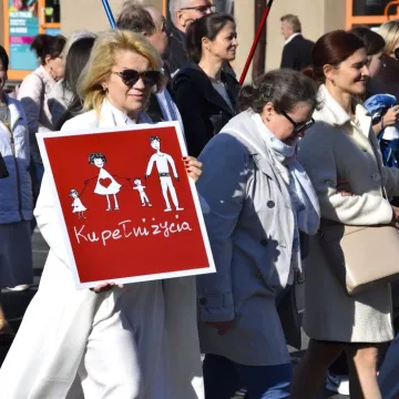 „Życie Łączy”. Mieszkańcy Radomska w Marszu dla Życia i Rodziny