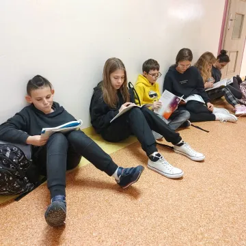 „Przerwa na czytanie”. Bicie rekordu w czytaniu na przerwie w „Siódemce”