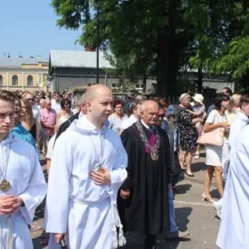 Procesje przemierzyły ulice