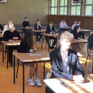 Polski na pierwszy ogień. Ósmoklasiści zaczynają egzaminy