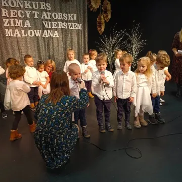 Przedszkolaki recytowały „zimowe” wierszyki w MDK w Radomsku