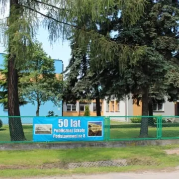 PSP 8 w Radomsku nadano imię „Przyjaciół Dzieci”. Uroczystości 50-lecia