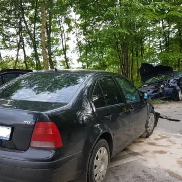 Czołowe zderzenie aut w Rędzinach