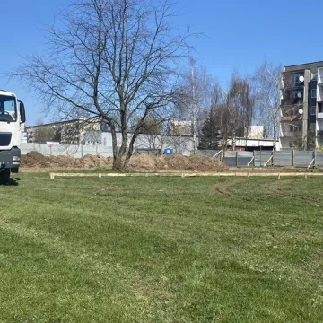 Wbito symboliczną łopatę. W Radomsku ruszyła budowa bloków SIM