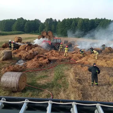 W Niwie Goszczowskiej płonęły baloty słomy