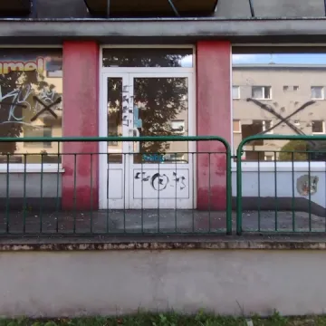 Hałaśliwa młodzież przy ul. Fabianiego w Radomsku