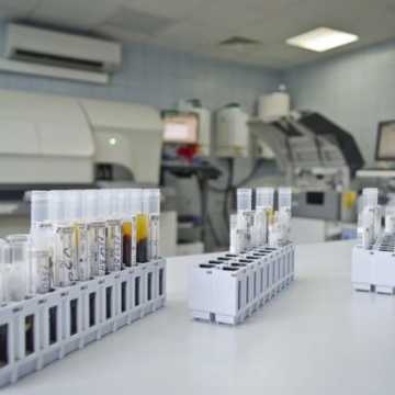 Zakład Mikrobiologii radomszczańskiego szpitala uzyskał Świadectwo Centralnego Ośrodka Badań Jakości