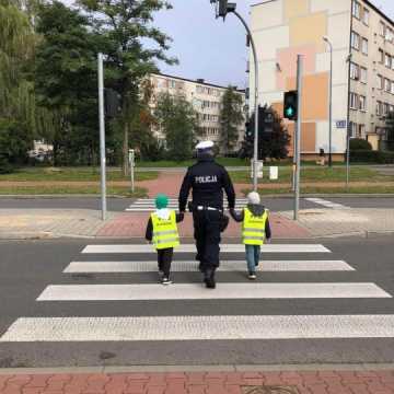 Policjanci prowadzą akcję „Bezpieczna droga do szkoły”