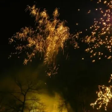 Noworoczne fajerweki na placu 3 Maja