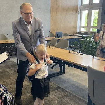 Gotowi do szkoły. Pierwszoklasiści otrzymali szkolne wyprawki