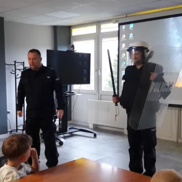 Przedszkolaki z wizytą u policjantów