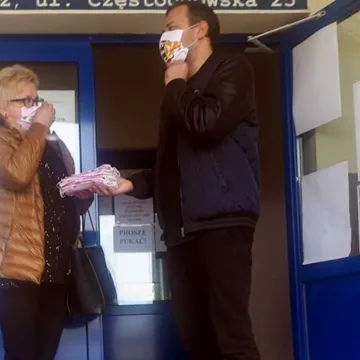 Przedbórz: członkinie Koła Gospodyń Wiejskich przekazały maseczki