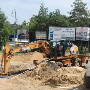 Przebudowa skrzyżowania trwa